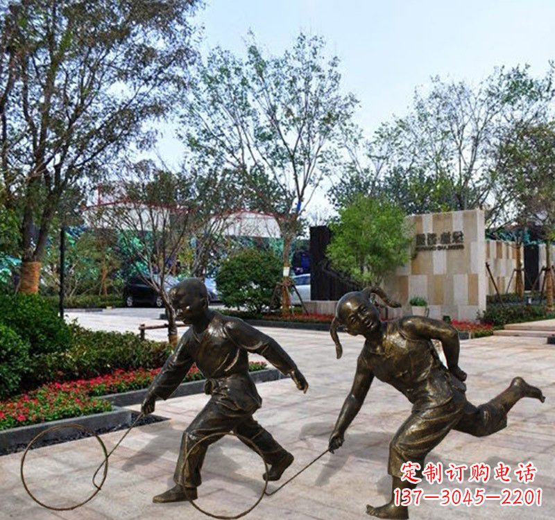 重庆儿童滚铁环铜雕塑