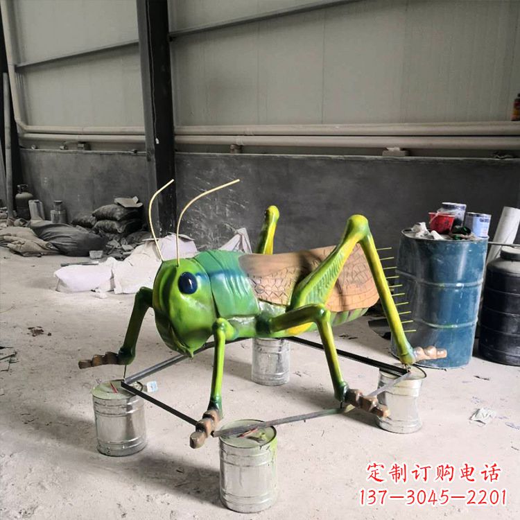 重庆仿真蚂蚱玻璃钢蝗虫雕塑