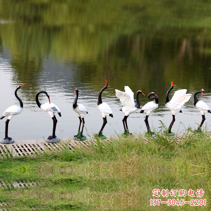 重庆仿真仙鹤玻璃钢水景雕塑摆件-公园水池水塘琥珀动物雕塑