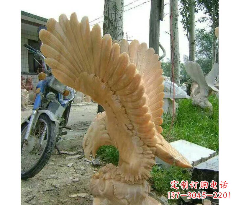 重庆飞翔老鹰石雕