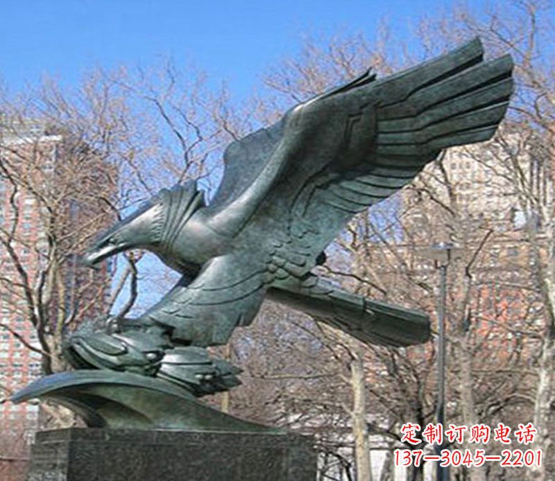 重庆飞鹰石雕动物景观雕塑