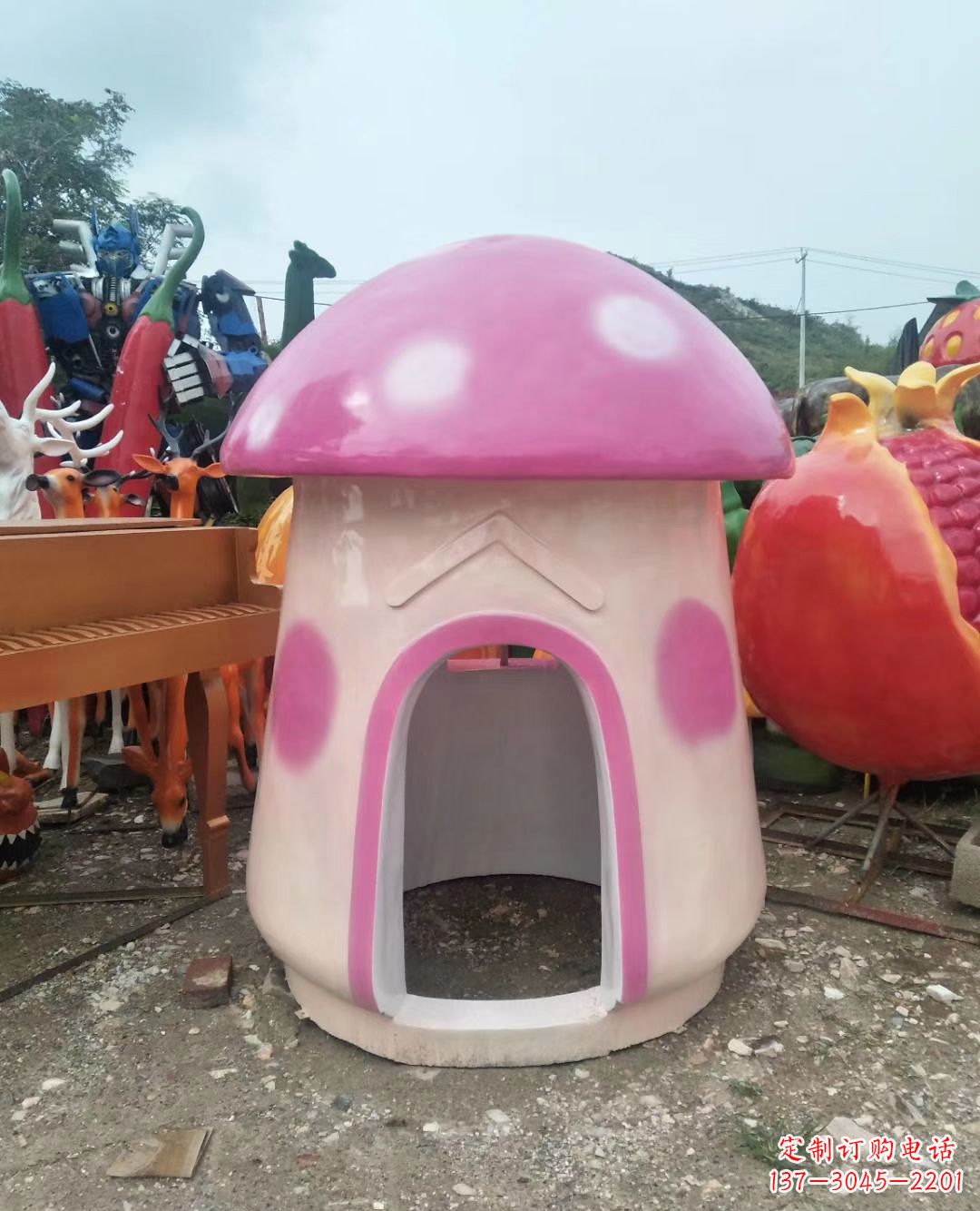 重庆精致彩绘蘑菇屋雕塑