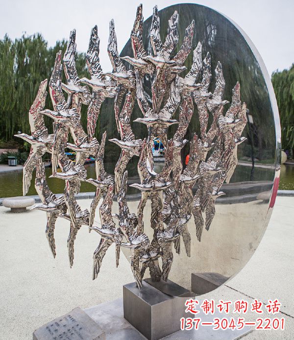 重庆欣赏鸽子轻盈的美丽——不锈钢动物鸽子雕塑