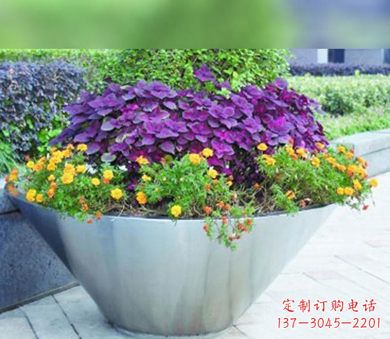 重庆中领雕塑精致无比的花盆雕塑