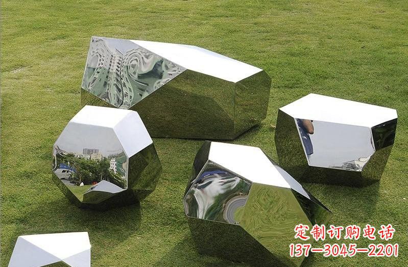 重庆精美不锈钢鹅卵石几何雕塑