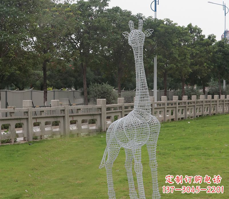 重庆浪漫活力·不锈钢镂空长颈鹿雕塑