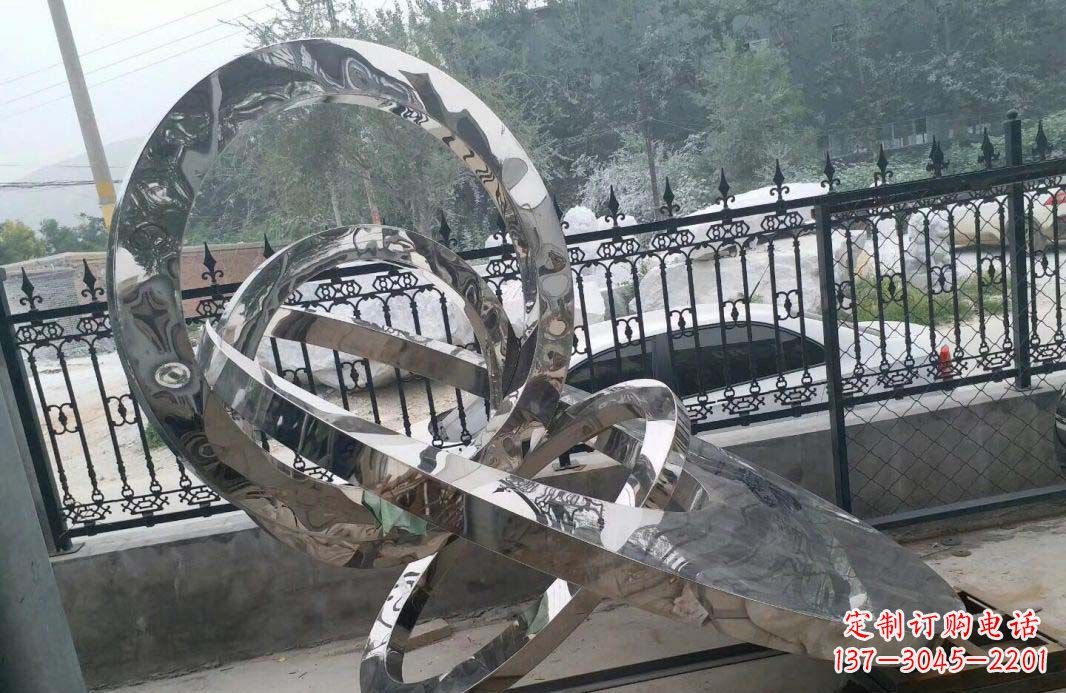 重庆宁静湖畔,圆环景观雕塑助公园璀璨