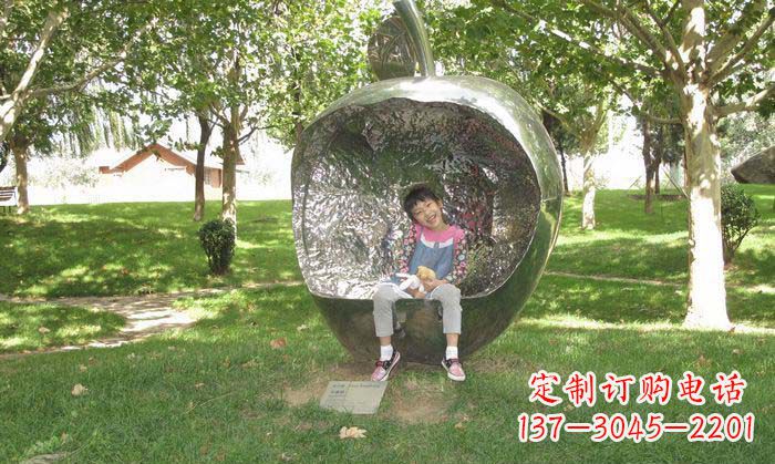 重庆精致雕刻不锈钢苹果座椅雕塑