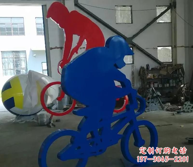重庆公园不锈钢骑自行车运动人物雕塑