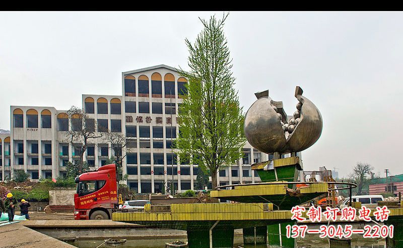 重庆精美不锈钢石榴景观雕塑