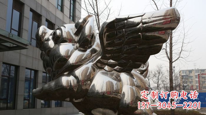 重庆精美不锈钢大翅膀猪景观雕塑