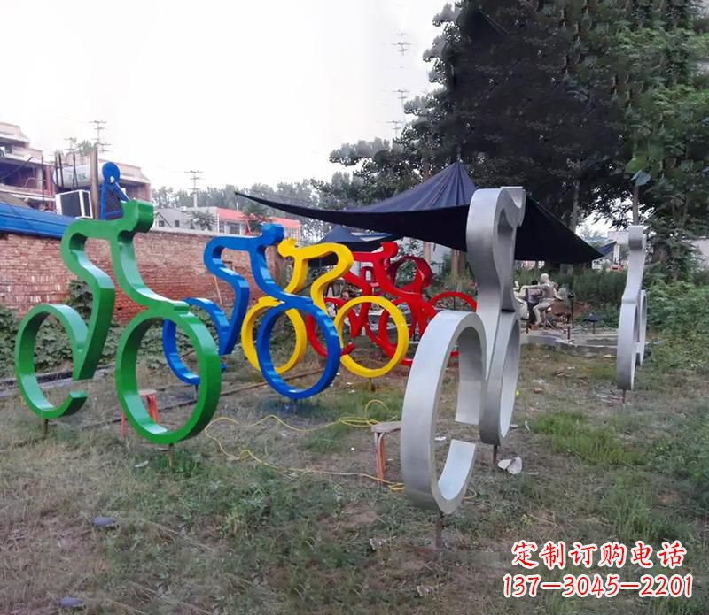 重庆公园抽象不锈钢骑自行车雕塑