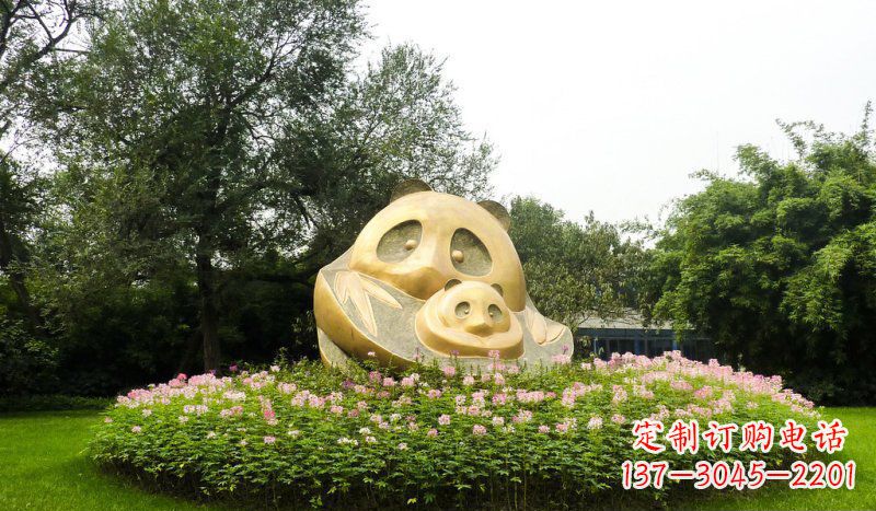 重庆公园抽象母子熊猫动物铜雕