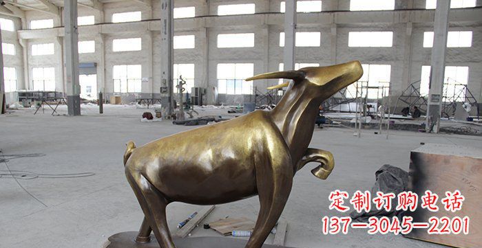 重庆铜制华丽小牛动物雕塑