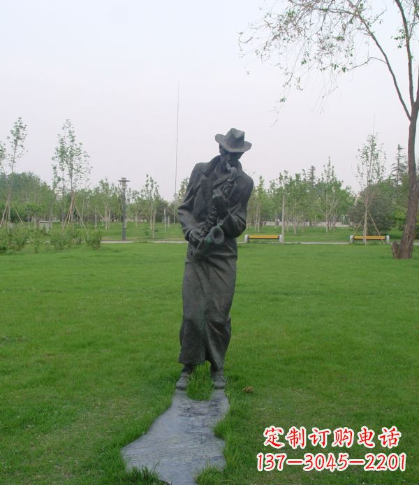 重庆公园吹萨克斯人物铜雕