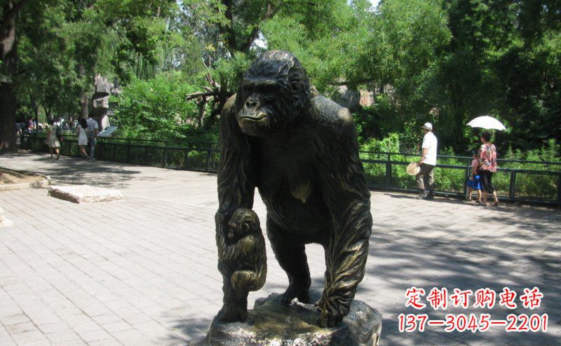 重庆象征力量的猩猩铜雕