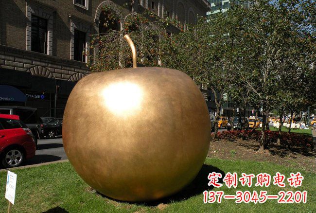重庆公园大型苹果铜雕