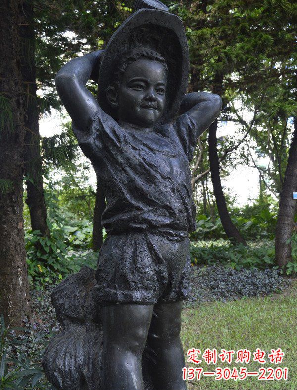 重庆公园戴草帽的小男孩人物铜雕
