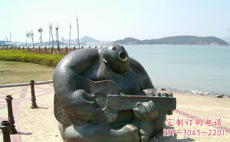 重庆公园弹吉他抽象人物铜雕