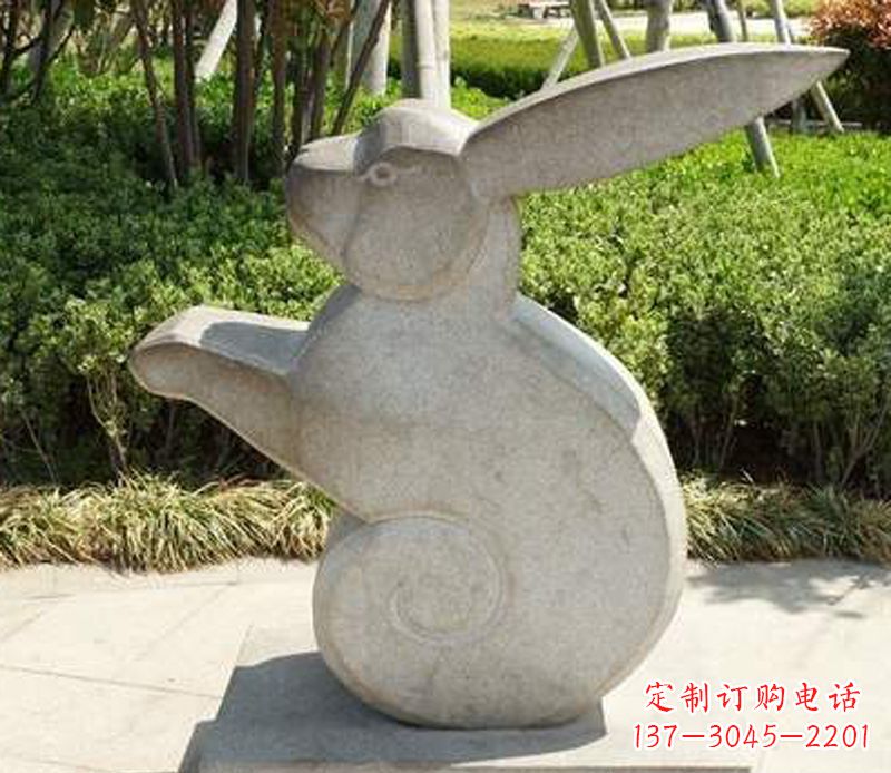 重庆公园兔子雕塑,营造可爱的氛围