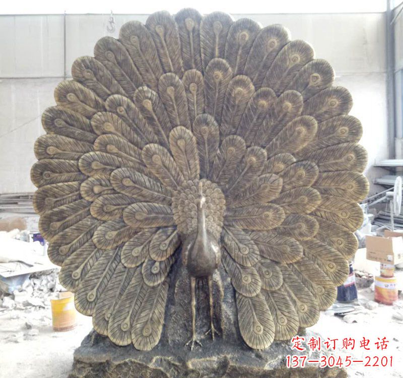 重庆公园动物孔雀铜雕