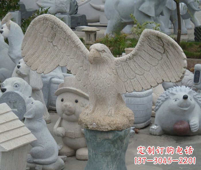 重庆公园动物老鹰石雕