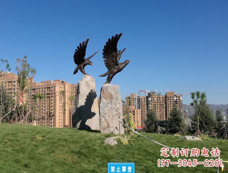 重庆公园动物老鹰铜雕
