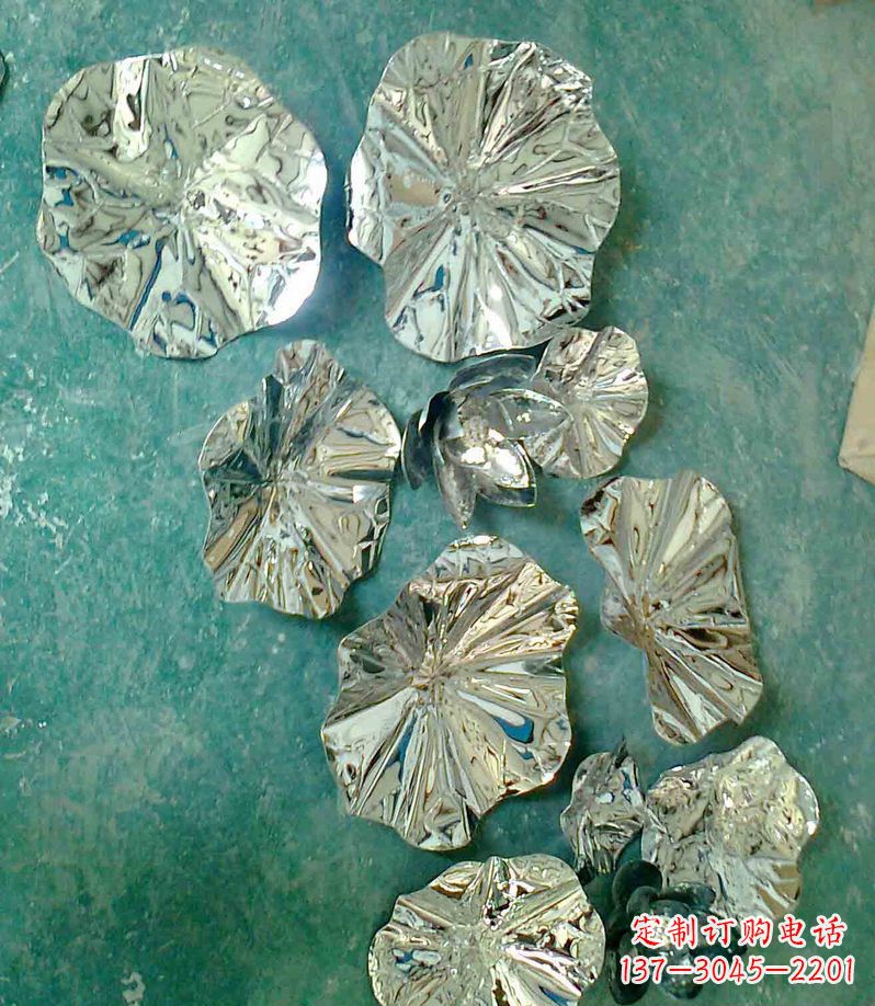 重庆精致锻铜荷叶造型雕塑
