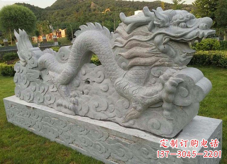 重庆公园仿古龙雕塑