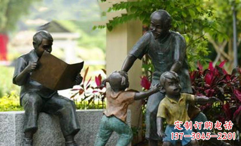 重庆公园和爷爷玩耍的小孩小品铜雕