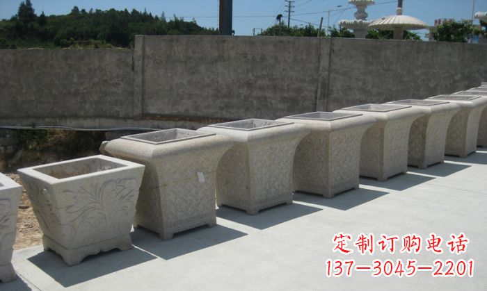 重庆大理石花盆石雕 – 在公园展现精美自然风貌