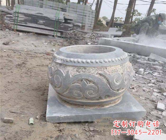 重庆古典风格的仿古石水缸雕塑