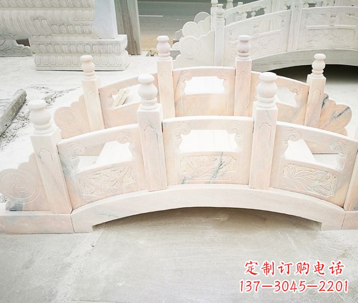 重庆公园景观晚霞红石雕拱桥