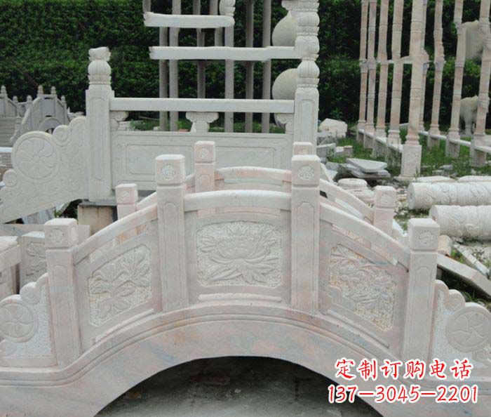 重庆公园景观晚霞红石拱桥