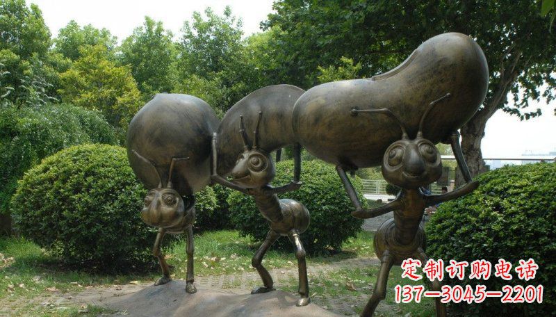 重庆公园卡通蚂蚁铜雕