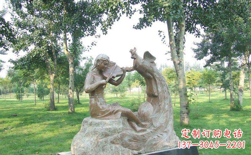 重庆公园拉小提琴的女孩和凤凰景观铜雕