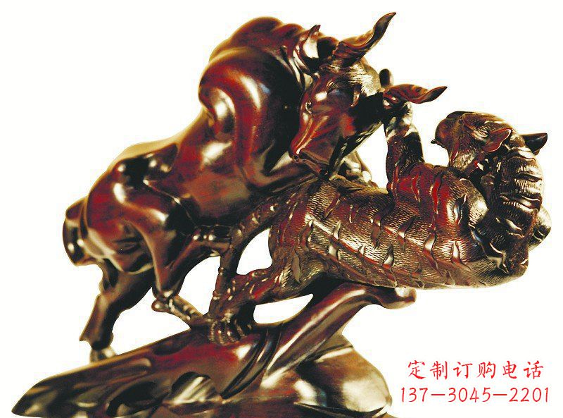 重庆风格独特的铜制老虎雕塑