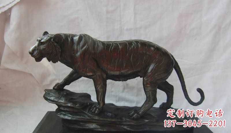 重庆公园老虎动物铜雕 (5)