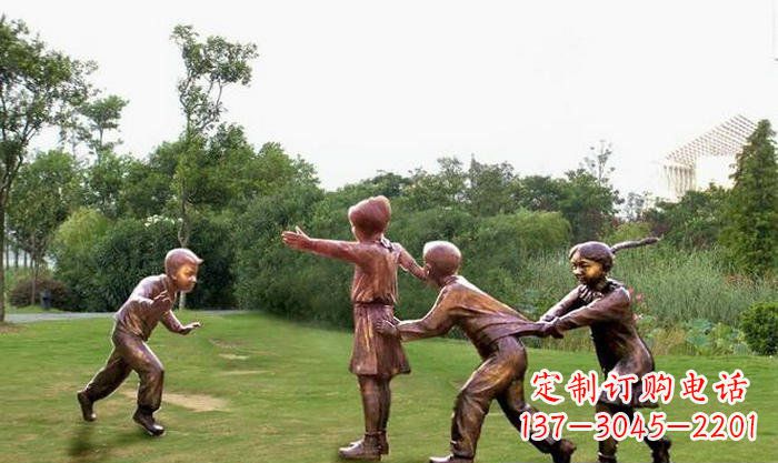 重庆公园老鹰抓小鸡人物景观铜雕