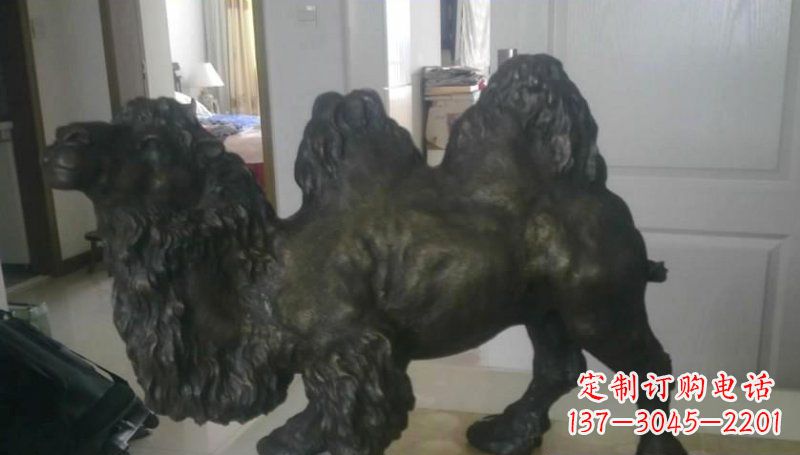 重庆公园骆驼动物景观铜雕