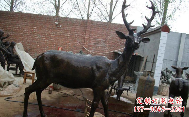 重庆精美梅花鹿铜雕,施展艺术之美