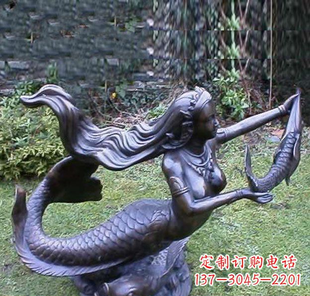 重庆公园美人鱼景观铜雕