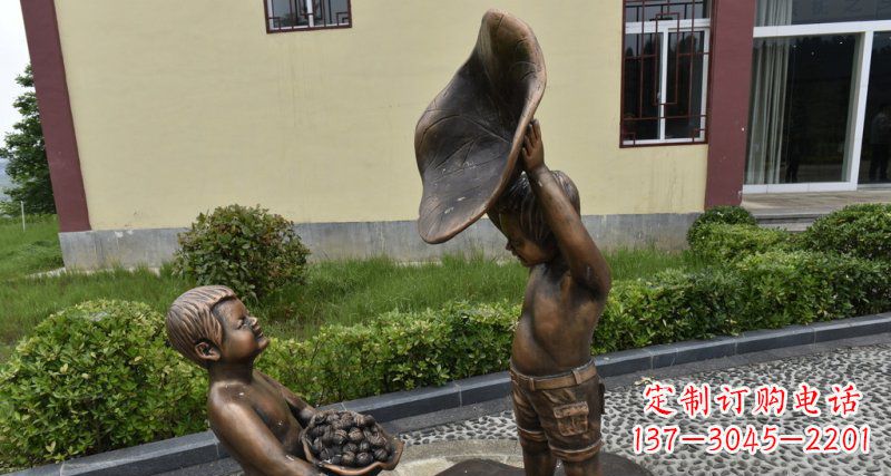 重庆精美铜雕帽子装核桃的小男孩