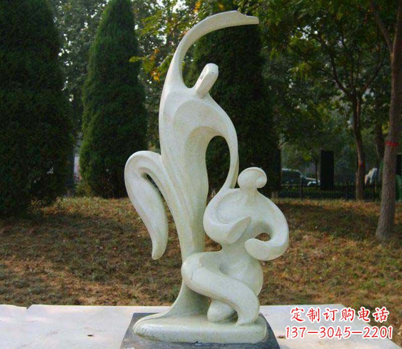 重庆公园情侣抽象人物雕塑