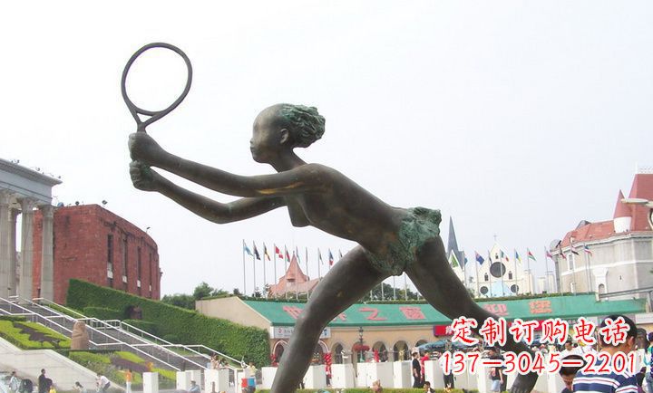 重庆公园少女打羽毛球铜雕