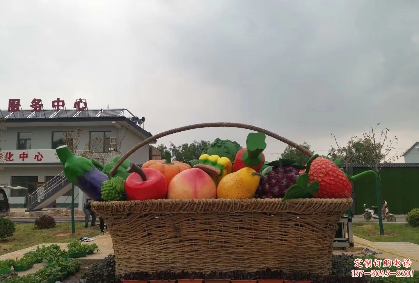 重庆玻璃钢仿真水果篮雕塑