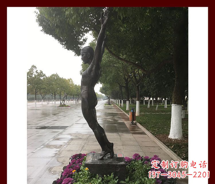 重庆公园跳水运动员铜雕