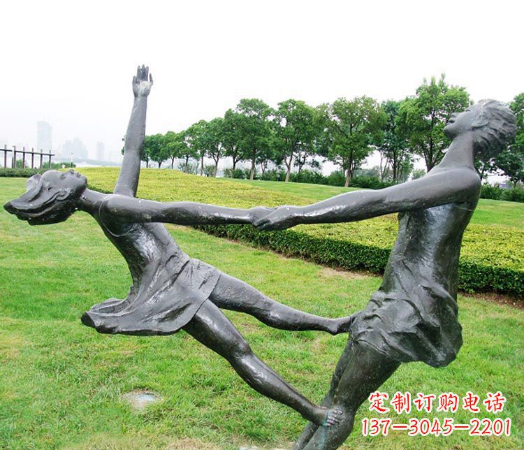 重庆公园跳舞的女孩铜雕