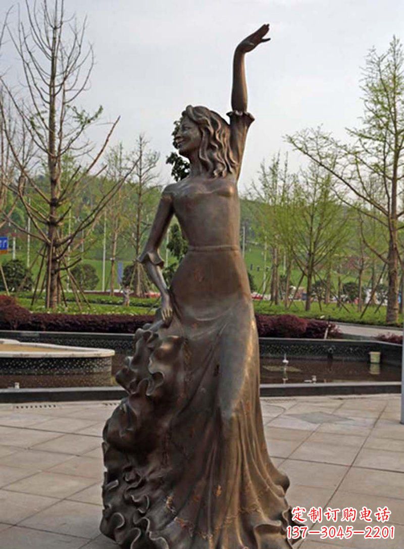 重庆公园跳舞的女孩人物铜雕