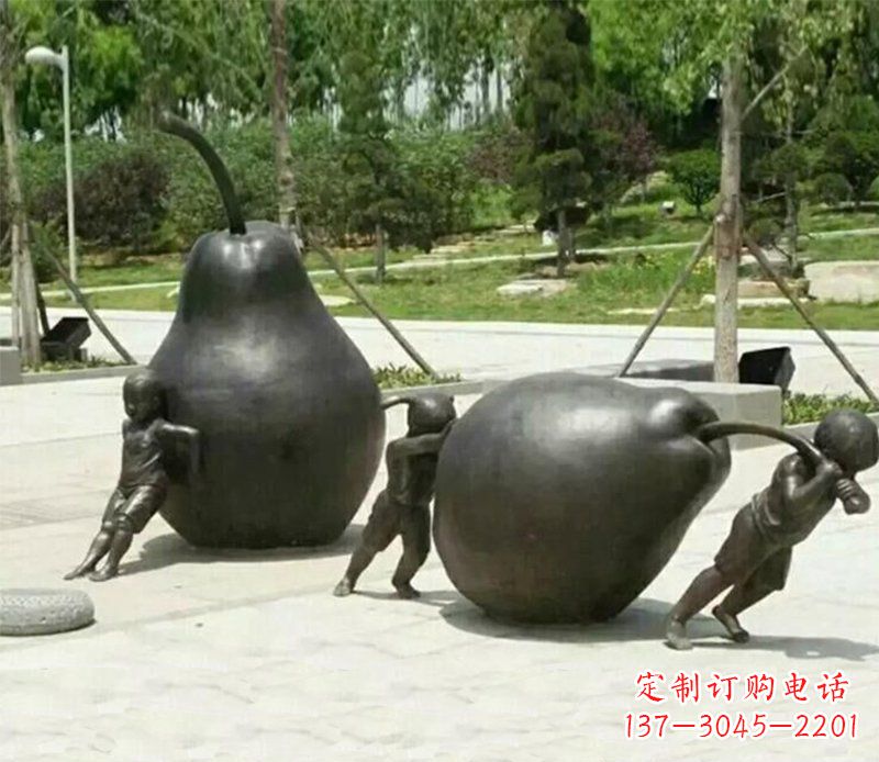 重庆公园推鸭梨的小孩小品铜雕